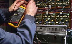 Differences Between Industrial and Commercial Electricians